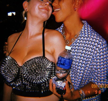 Emily V photo 46
