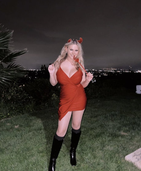 Emily V photo 47