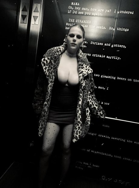 Emily V photo 50
