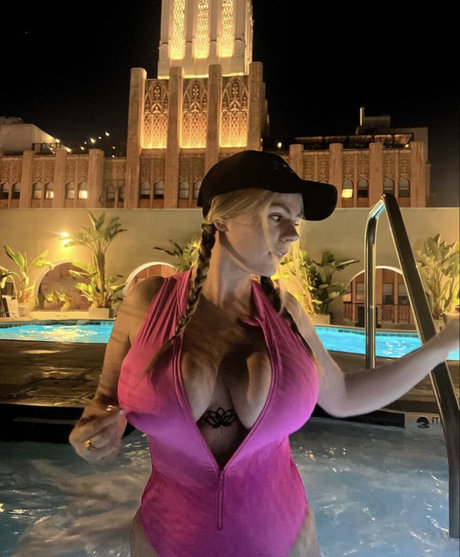 Emily V photo 52