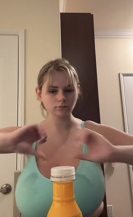 Emily V photo 75