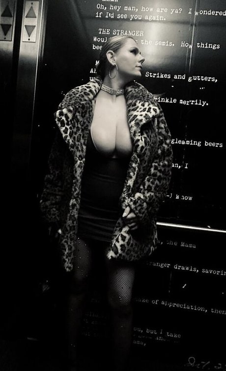 Emily V photo 81