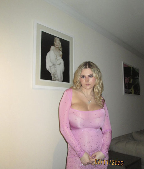 Emily V photo 84