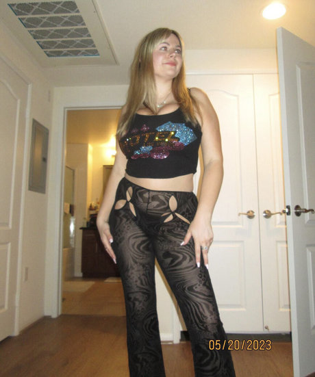Emily V photo 88