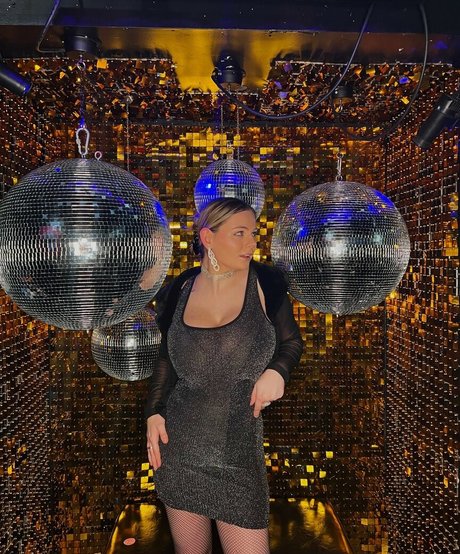 Emily V photo 96