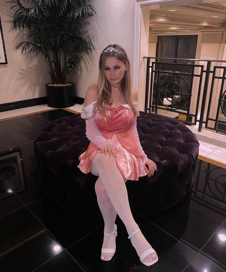 Emily V photo 98