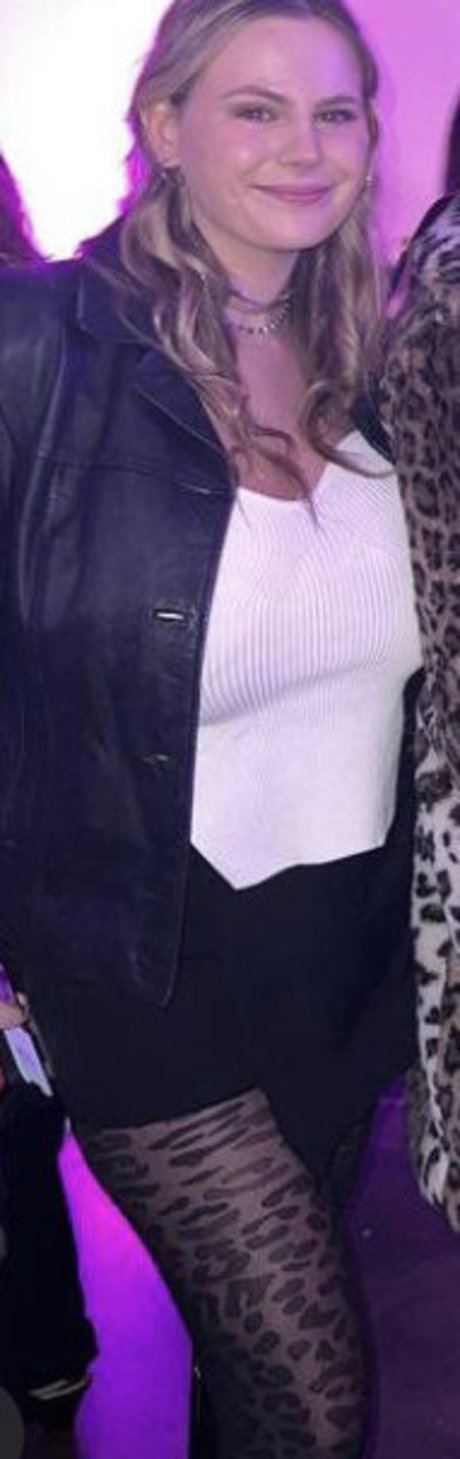 Emily V photo 111