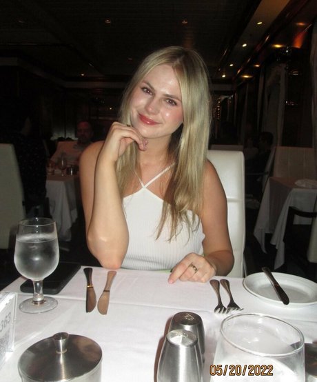 Emily V photo 134