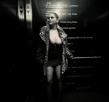 Emily V photo 150