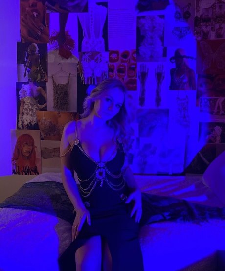 Emily V photo 164