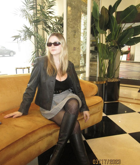 Emily V photo 205