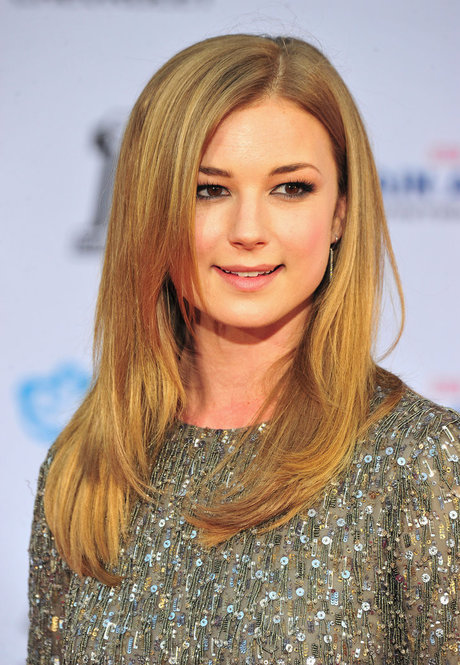 Emily VanCamp photo 13