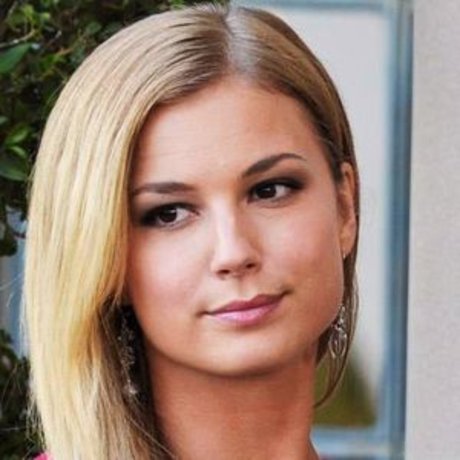 Emily VanCamp photo 40