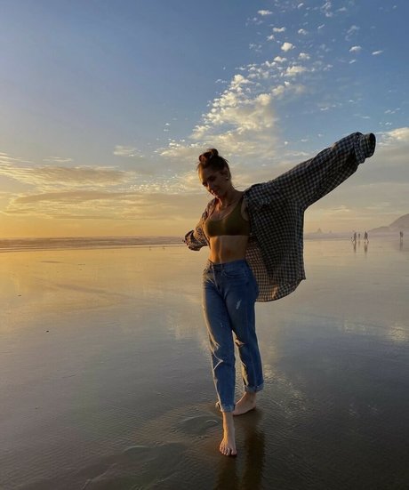 Emily Viuhkola photo 6