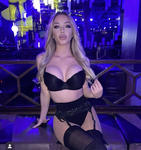 Emily Wagoner photo 3