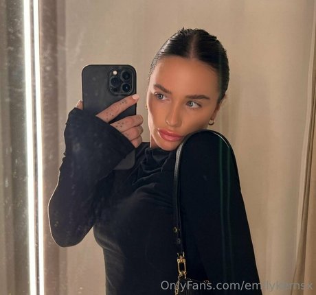 Emilykernsx photo 37
