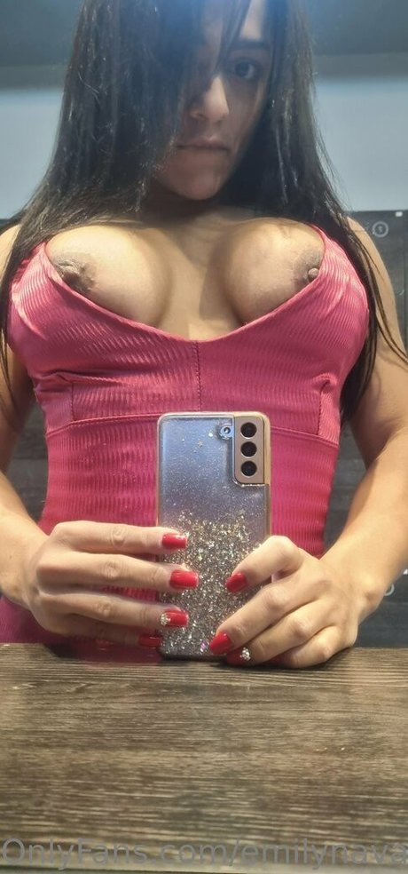 Emily Nava photo 26