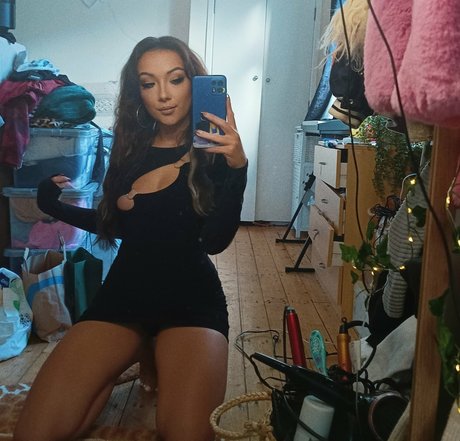 Emilynomates photo 2