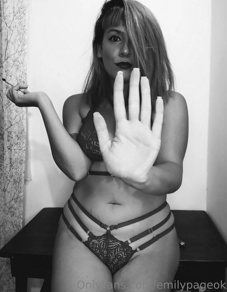 Emilypageok photo 17