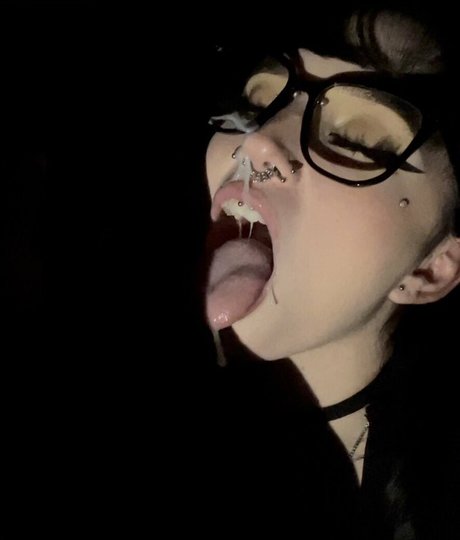 Emilyy Manson photo 3