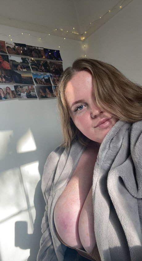 Emily Kate photo 5