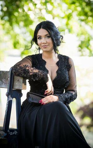 Emina Jahi photo 16