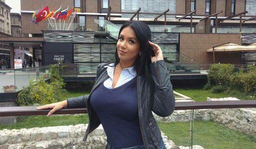 Emina Jahi photo 23