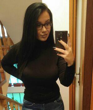 Emina Jahi photo 33