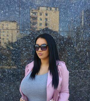 Emina Jahi photo 40