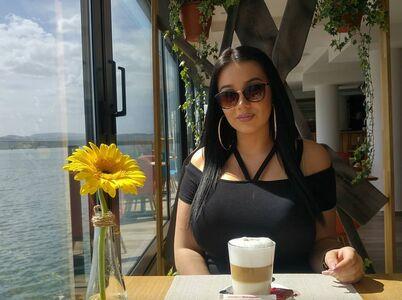 Emina Jahi photo 45
