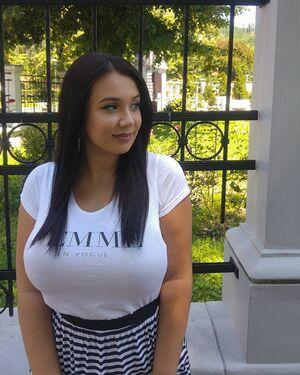 Emina Jahi photo 47
