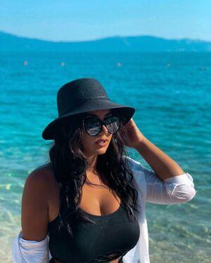 Emina Jahi photo 82