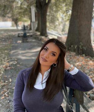 Emina Jahi photo 88