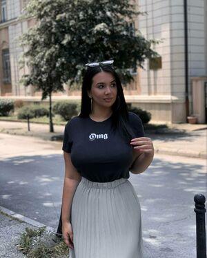 Emina Jahi photo 120