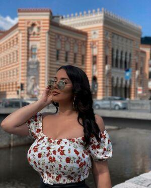 Emina Jahi photo 131