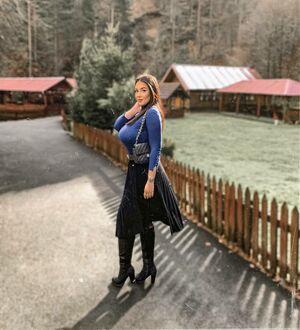 Emina Jahi photo 192