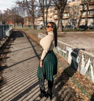 Emina Jahi photo 196