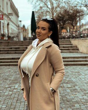 Emina Jahi photo 199