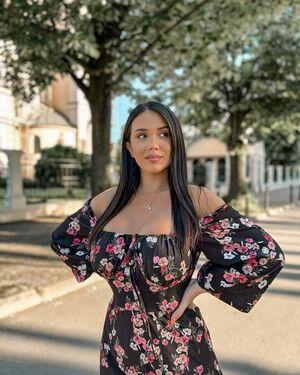 Emina Jahi photo 336