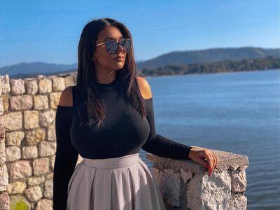 Emina Jahi photo 365