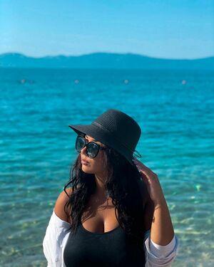 Emina Jahi photo 376