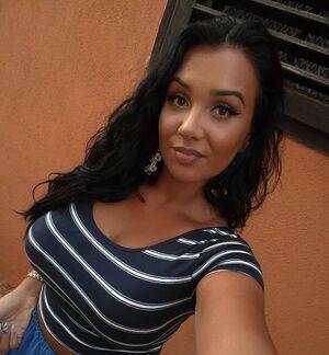 Emina Jahi photo 378