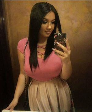 Emina Jahi photo 384