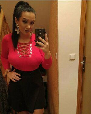 Emina Jahi photo 386