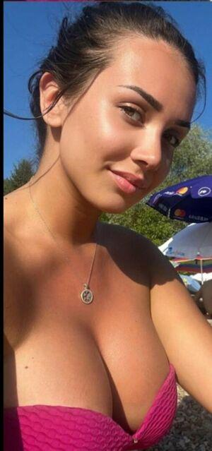 Emina Jahi photo 390