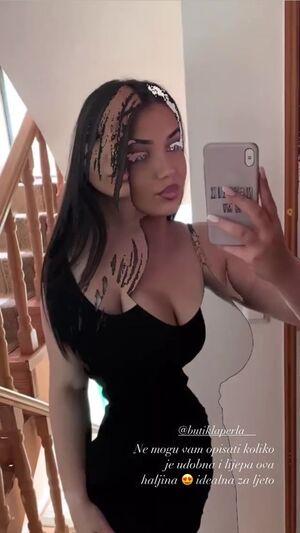 Emina Jahi photo 403