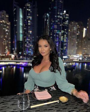 Emina Jahi photo 430