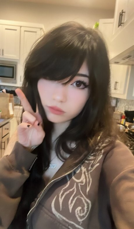 Emiru photo 190