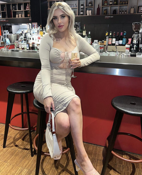 Emma C photo 15