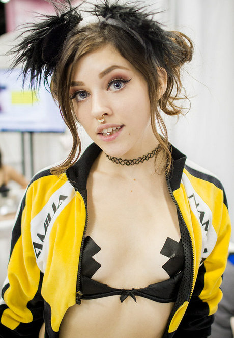 Emma Choice photo 6